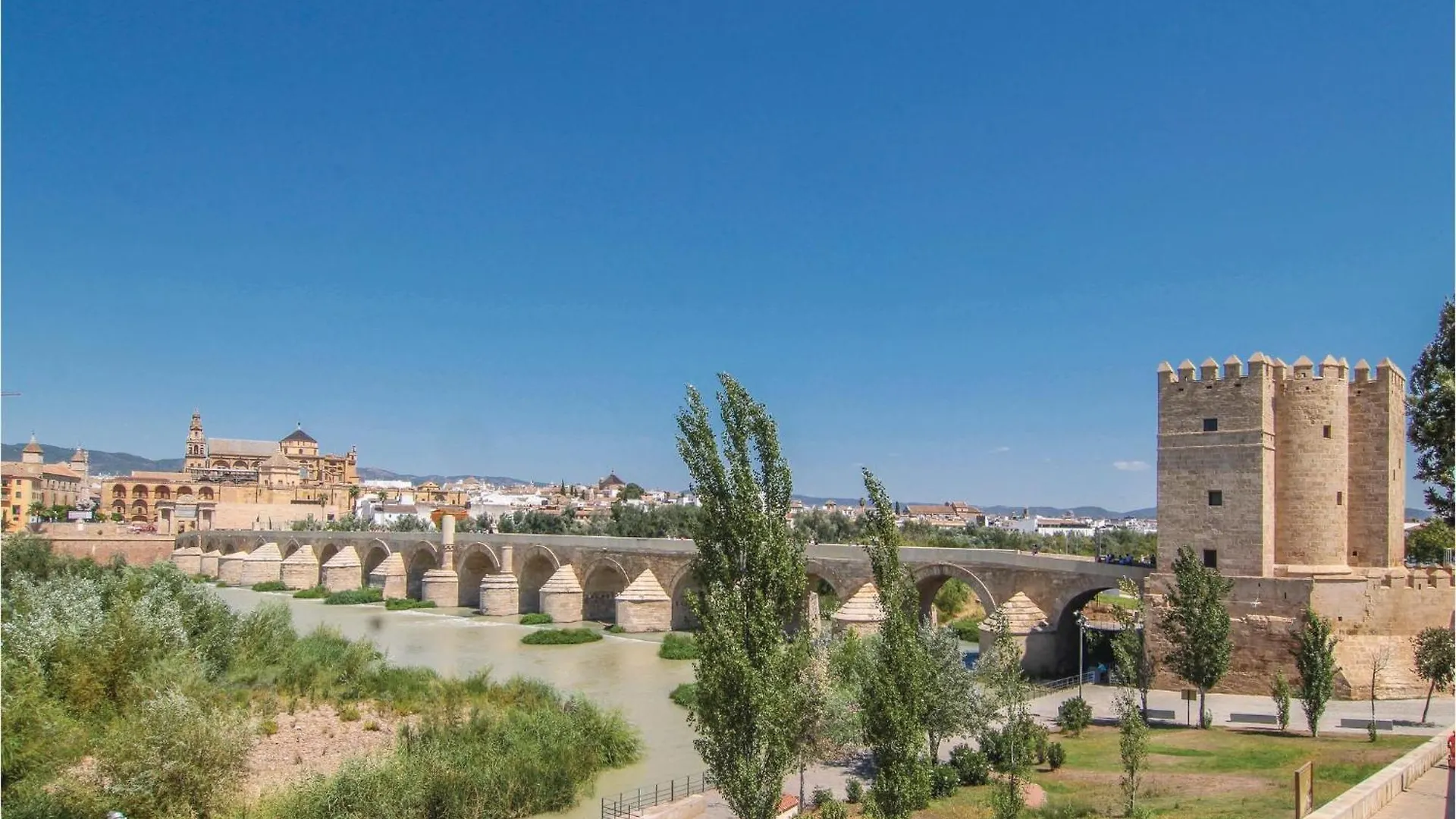Stunning Apartment In Cordoba With Kitchen